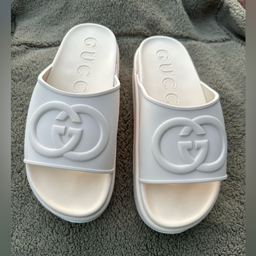 Gucci WOMEN'S SLIDE SANDAL WITH INTERLOCKING G, size 43 Gently worn!